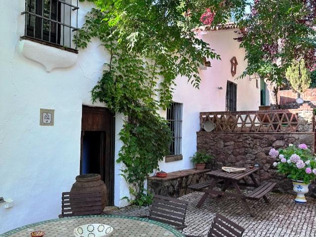 Ubicada a solo 1 km de Aracena, la capital de la Sierra, est. 230m² Aracena
