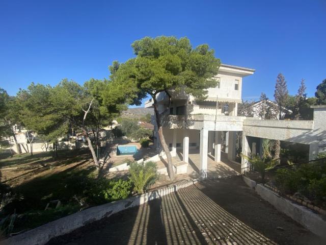 Ubicada a solo unos minutos de la playa, esta villa se encue. 450m² Cartagena