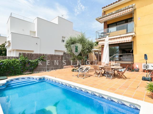 Ubicada a solo cinco minutos a pie de la playa en Sant Vicen. 167m² Sant Vicenç de Montalt