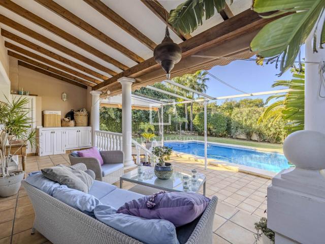Ubicada en el codiciado enclave residencial de Lucentum, est. 300m² Jávea Xabia