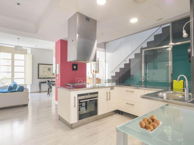 Ubicada en el corazón de Málaga, en el emblemático barrio de. 330m² Málaga
