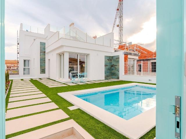Ubicada en el encantador municipio de Los Alcázares, esta ex. 232m² Los Alcázares