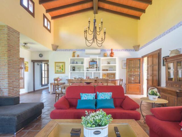 Ubicada en el idílico valle del Guadalhorce, la Gran Finca Á. 454m² Alora