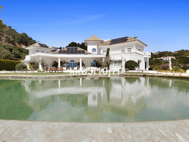 Ubicada en el prestigioso enclave de La Zagaleta, reconocida. 1375m² Benahavís