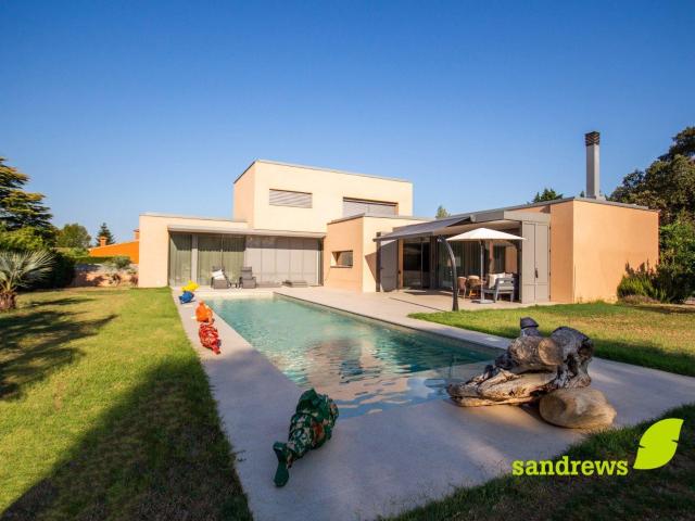 Ubicada en el prestigioso enclave del Golf Peralada, esta im. 330m² Peralada