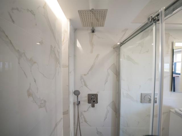 Ubicada en el prestigioso entorno de La Finca Golf, esta exc. 238m² Lomas de la Juliana