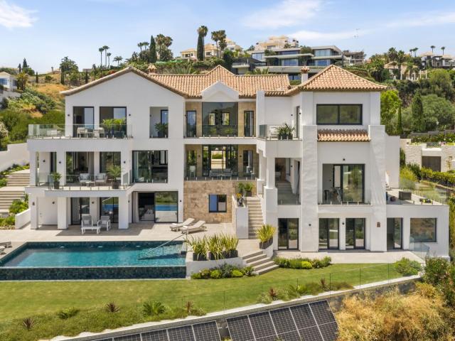 Ubicada en el prestigioso Los Flamingos Golf Resort, esta ex. 1100m² Benahavís