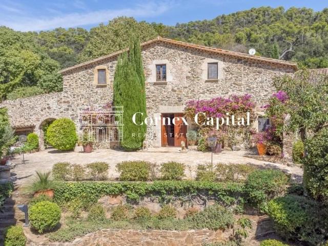 Ubicada en el término municipal de Vall llobrega, a escasos. 1013m² Vall Llobrega