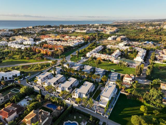 Ubicada en la codiciada zona de Bel Air en la Nueva Milla de. 529m² Estepona