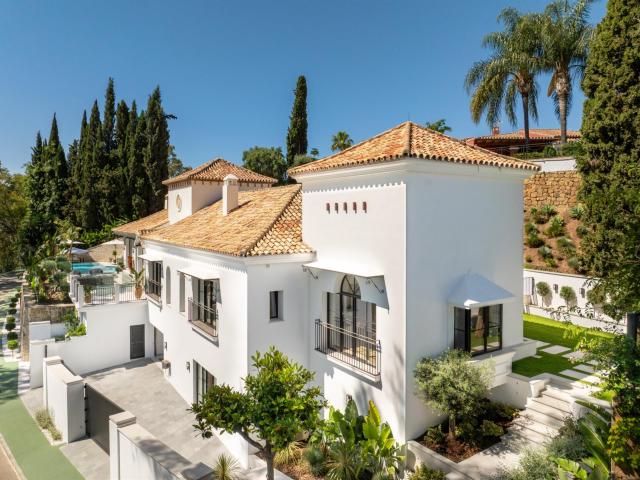 Ubicada en la exclusiva zona de Benahavís, esta villa ofrece. 492m² Benahavís