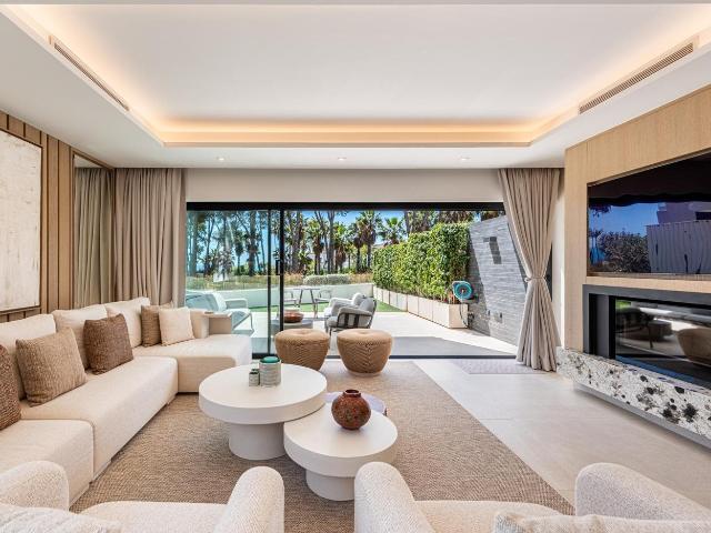 Ubicada en la exclusiva comunidad cerrada en primera línea d. 270m² Saladavieja
