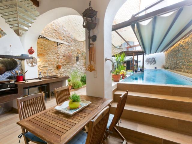 Ubicada en la emblem&aacute tica calle Loreto, en pleno casc. 304m² Dénia