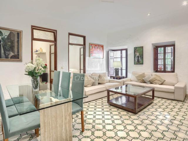Ubicada en la emblemática calle Sant Bartomeu, en el centro. 330m² Palma de Mallorca