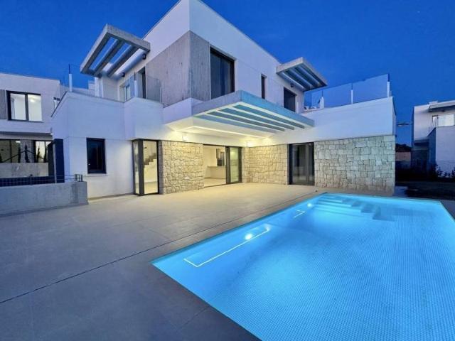 Ubicada en la encantadora localidad de Finestrat, esta exclu. 244m² Finestrat