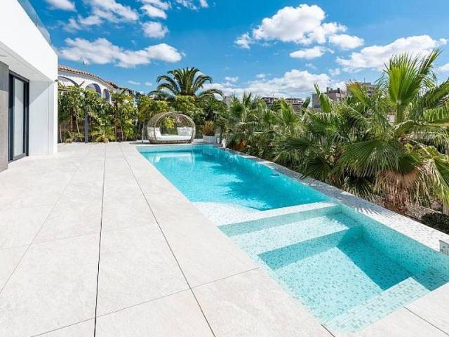 Ubicada en la hermosa localidad de Calpe, esta exclusiva vil. 426m² Calpe Calp