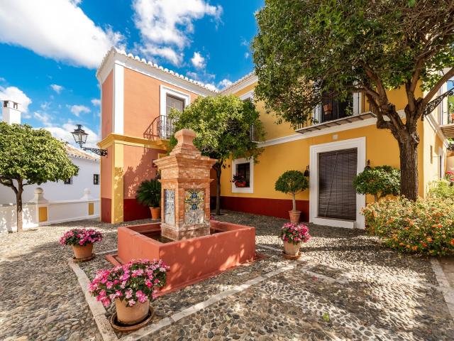 Ubicada en la pintoresca urbanización de Lomas Pueblo, en la. 158m² Marbella
