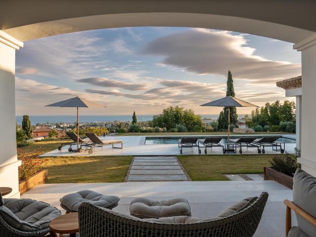 Ubicada en la prestigiosa comunidad cerrada con seguridad 24. 551m² Benahavís
