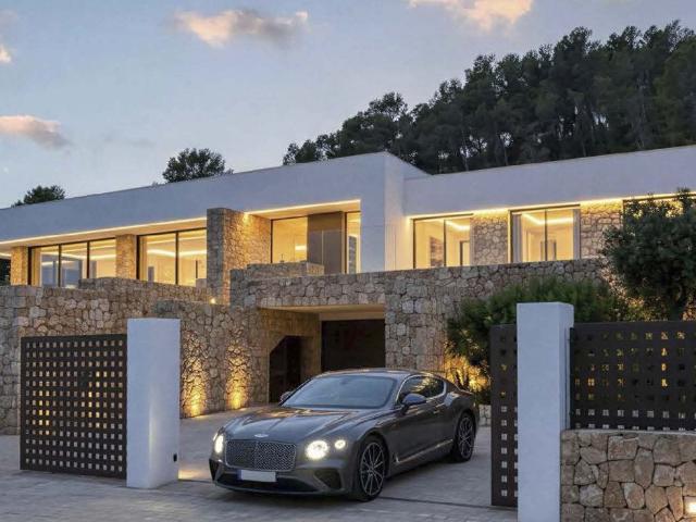 Ubicada en la prestigiosa urbanización de Roca Llisa, en San. 495m² Santa Eulalia del Río