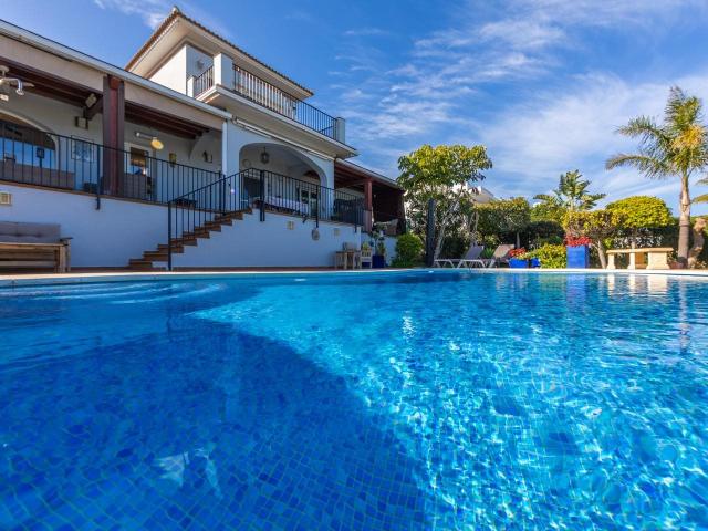Ubicada en la prestigiosa urbanización La Paloma, entre Sabi. 249m² La Duquesa