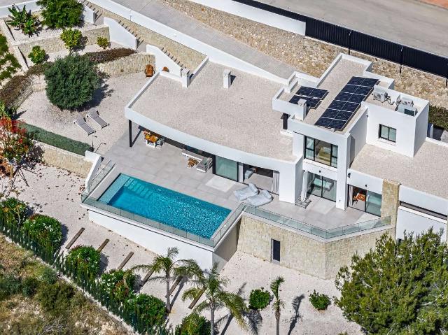 Ubicada en la prestigiosa urbanización Raco de Galeno en Ben. 295m² Benissa