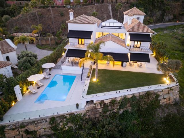 Ubicada en la prestigiosa urbanización residencial de Monte. 478m² Benahavís