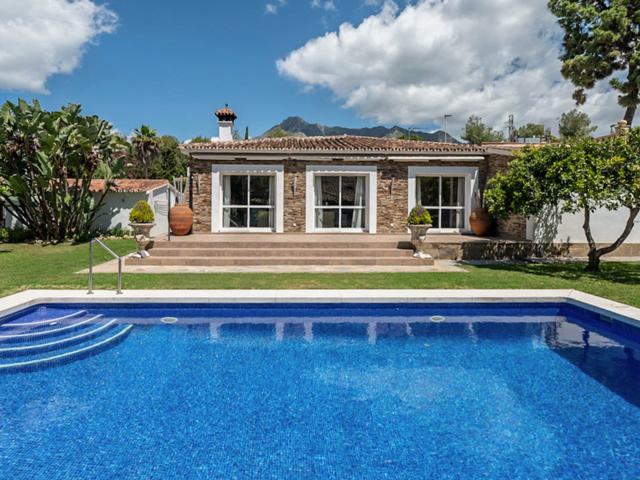 Ubicada en la prestigiosa zona residencial de La Carolina, e. 260m² Marbella