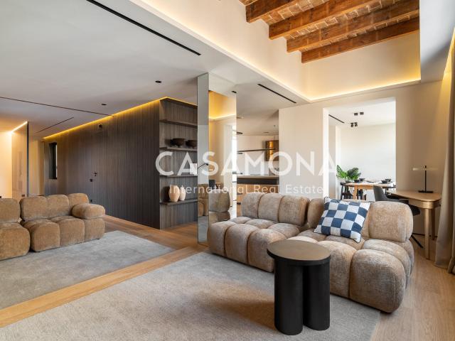 Ubicada en un elegante edificio de 1945 en la Calle Muntaner. 268m² Barcelona
