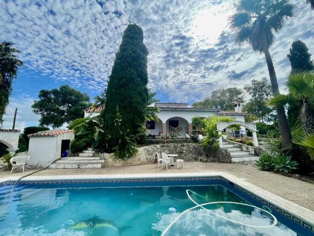 Ubicada en un entorno rural tranquilo con impresionantes vis. 445m² San Roque