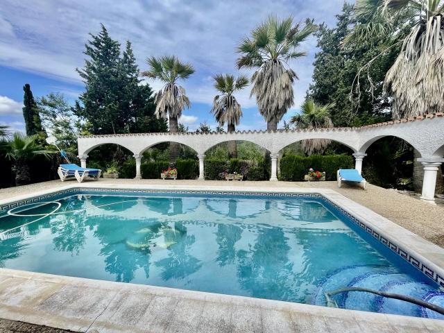 Ubicada en un entorno rural tranquilo con impresionantes vis. 445m² San Roque