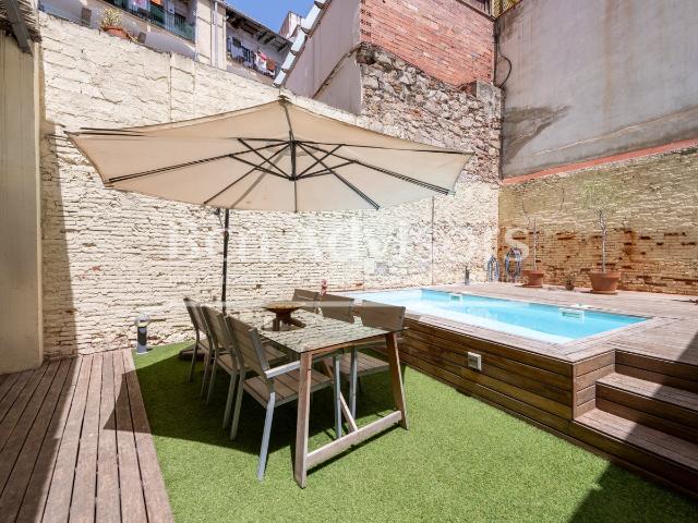 Ubicada en una tranquila calle del casco historico de Barcel. 127m² Barcelona