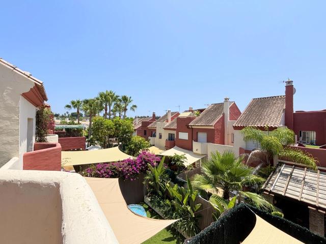 Ubicada en una tranquila urbanización residencial de Estepon. 162m² Estepona