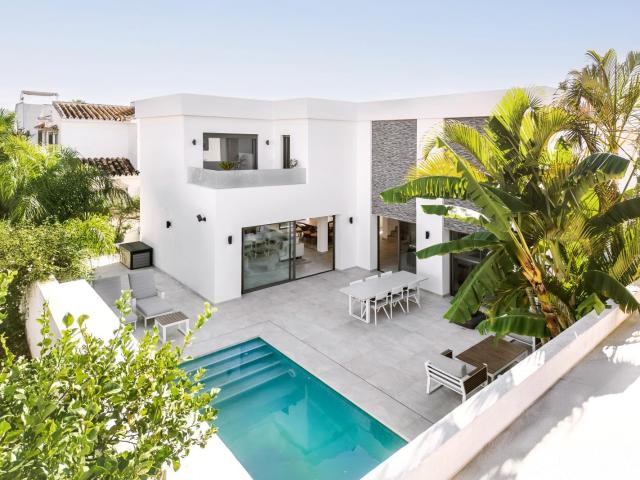 Ubicada en una zona muy cotizada, en plena Milla de Oro de M. 339m² Marbella