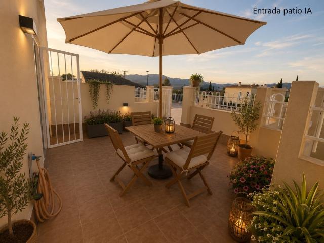 Ubicada en una acogedora urbanización con jardines y piscina. 112m² Dénia