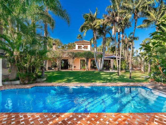 Ubicada en una de las parcelas más excepcionales de Altos de. 960m² Marbella