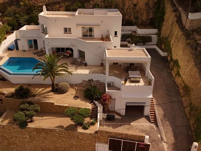 Ubicada en una de las zonas residenciales más exclusivas de. 336m² Teulada
