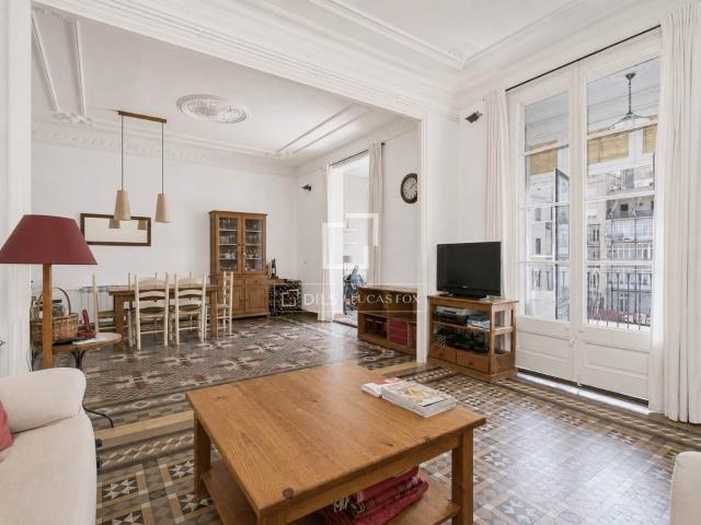 Ubicada en una distinguida finca regia de principios del sig. 156m² Barcelona