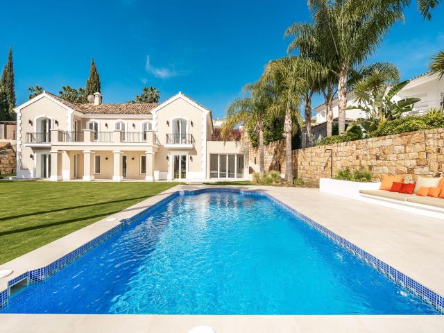 Ubicada en una generosa parcela plana en el corazón del Golf. 380m² Marbella