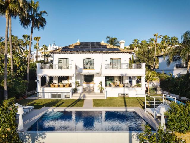 Ubicada junto al hoyo 12 del campo de golf Los Naranjos, est. 737m² Marbella