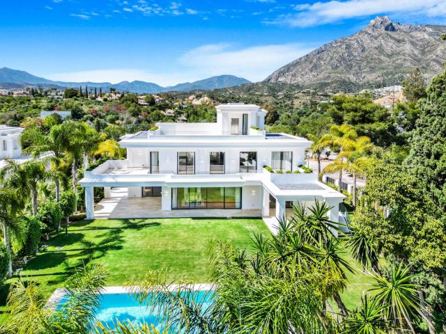 Ubicadas en Lomas de Marbella Club, una prestigiosa urbanización en la Milla de Oro