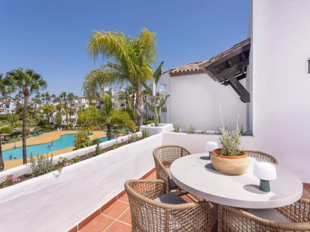 Ubicado dentro de un exclusivo complejo en primera línea de. 100m² Estepona