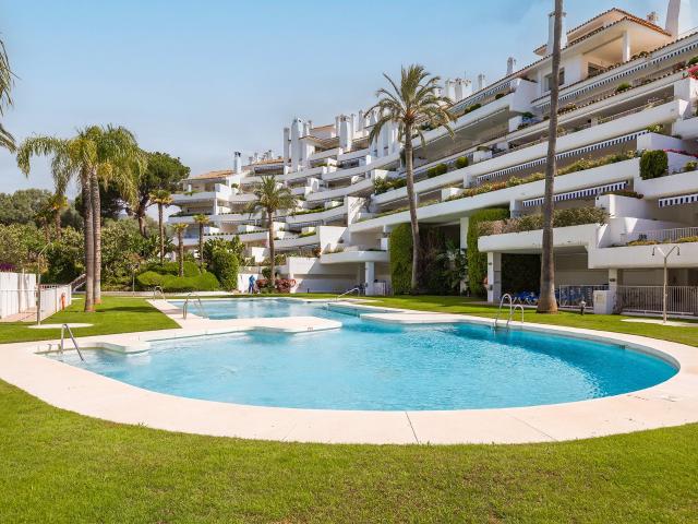 Ubicado en el cotizado complejo de Birdie Club en Río Real. 567m² Marbella