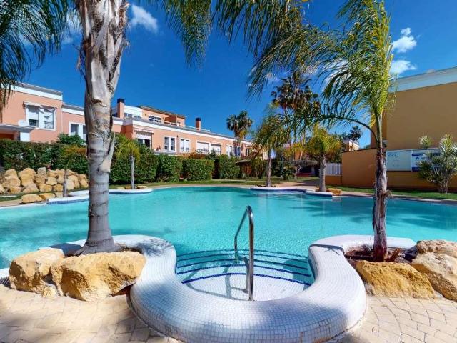 Ubicado en el exclusivo Residencial Hoyo 1, junto al campo d. 275m² De Muchavista
