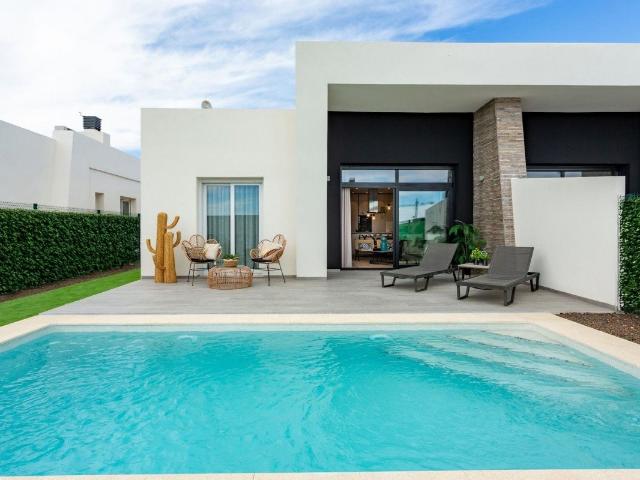 Ubicado en el prestigioso entorno de La Finca Golf, este con. 105m² Lomas de la Juliana