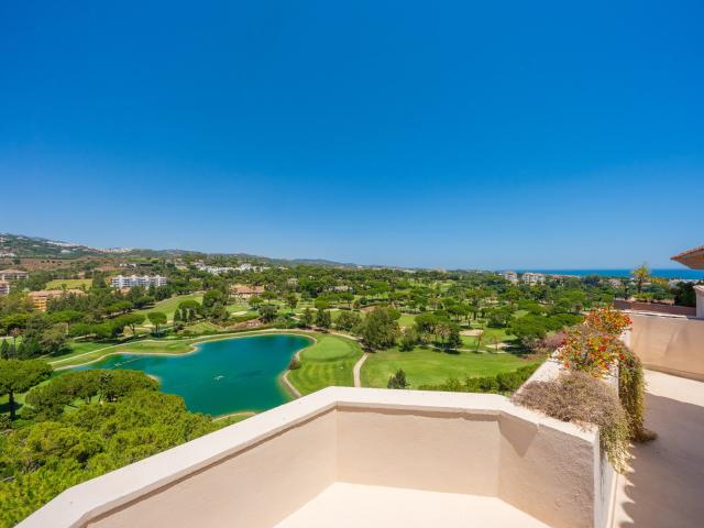 Ubicado en la exclusiva urbanización Vistagolf, en el corazó. 316m² Marbella