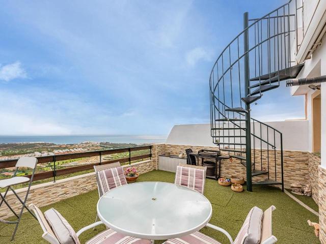 Ubicado en la exclusiva zona de Doña Julia, en Casares Costa. 190m² Casares
