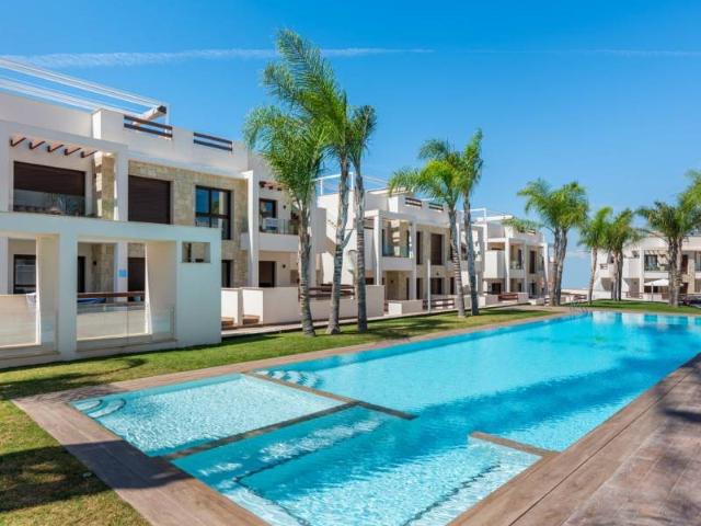 Ubicado en la encantadora localidad de Torrevieja, este conj. 60m² Torrevieja