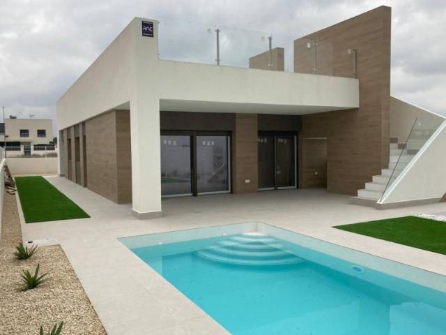 Ubicado en la encantadora localidad de Aspe, este chalet ind. 138m² Aspe