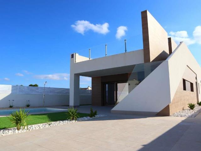 Ubicado en la encantadora localidad de Aspe, este chalet ind. 139m² Aspe