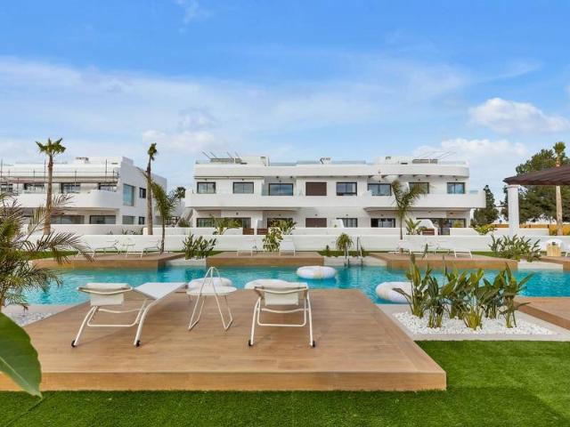 Ubicado en la encantadora localidad de Los Alcázares, este c. 81m² Los Alcázares