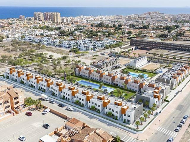 Ubicado en la hermosa localidad de Torrevieja, este conjunto. 139m² Torrevieja